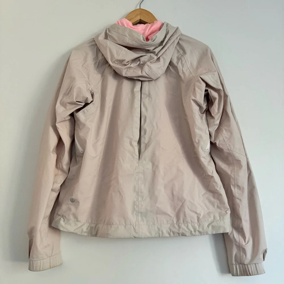 Lululemon Run: Rise And Shine Jacket Size: 8 - Picture 5 of 7